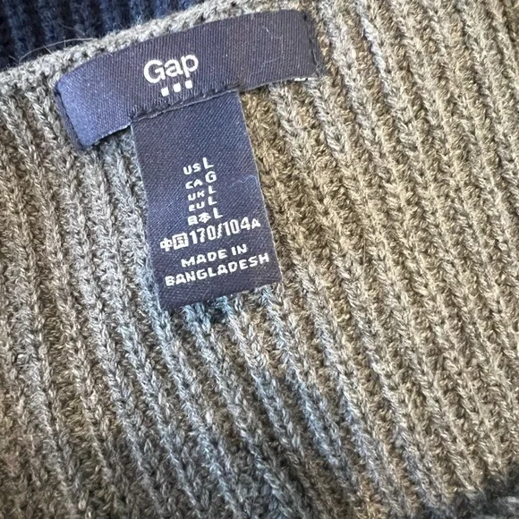 GAP Off-the-Shoulder Gray and Pink Sweater - Picture 3 of 3